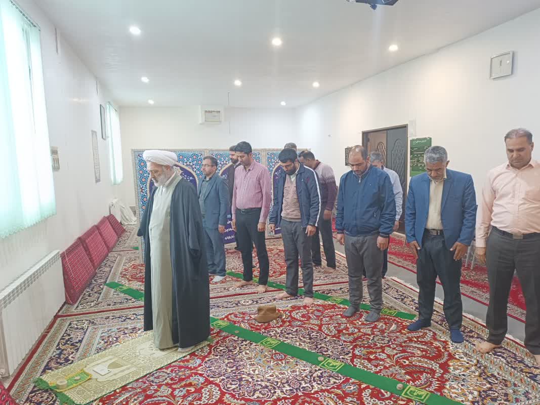 آماده سازی و غبار روبی نمازخانه مدیریت در آستانه آغاز ماه رمضان